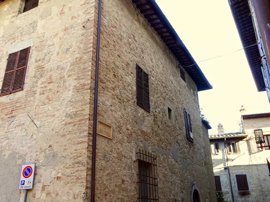 Immagine 10 di Palazzo in vendita  a San Gimignano