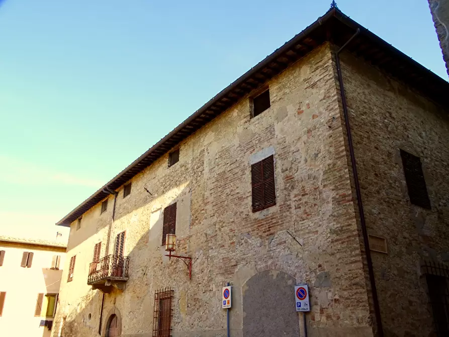 Immagine 11 di Palazzo in vendita  a San Gimignano