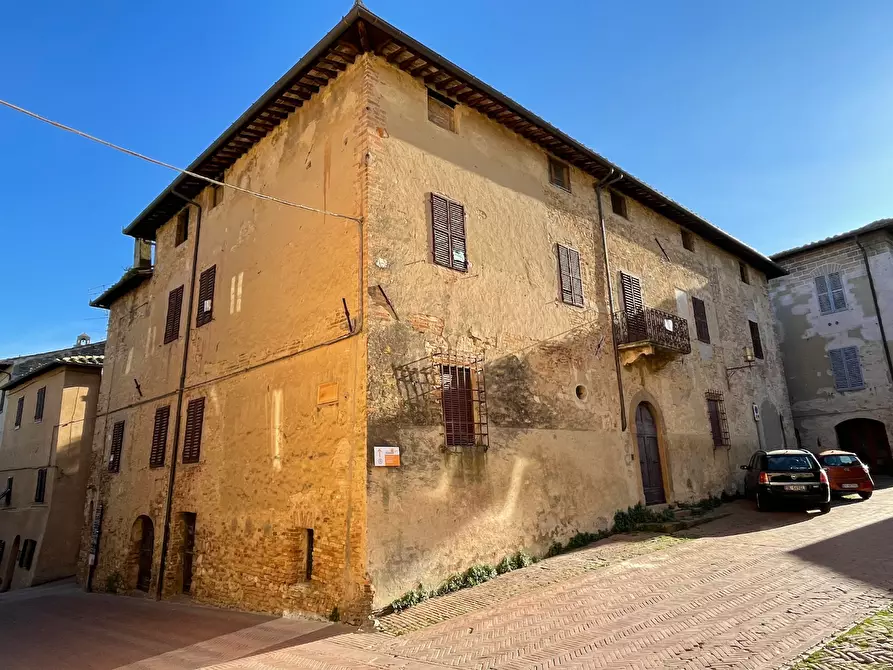 Immagine 1 di Palazzo in vendita  a San Gimignano