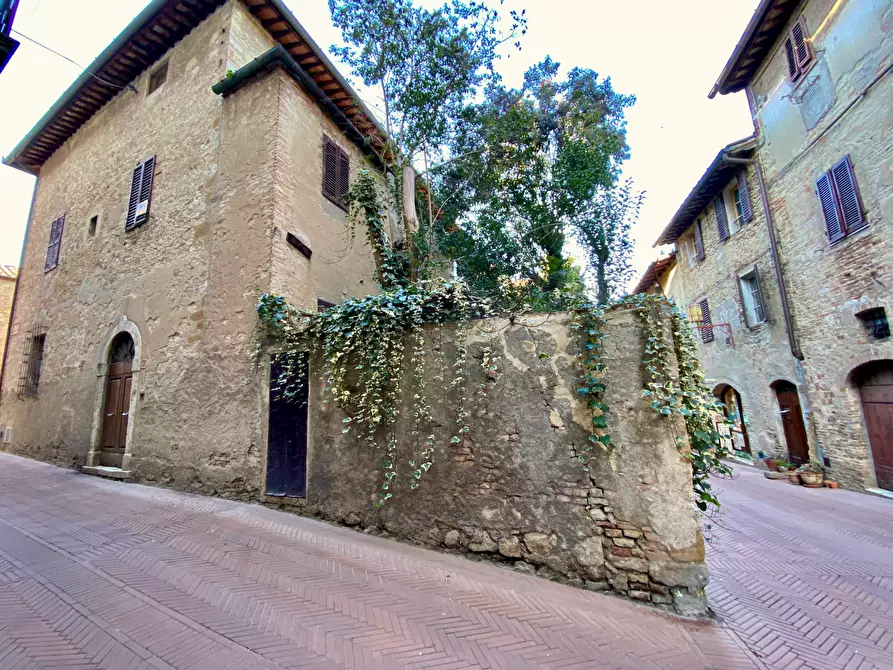 Immagine 9 di Palazzo in vendita  a San Gimignano