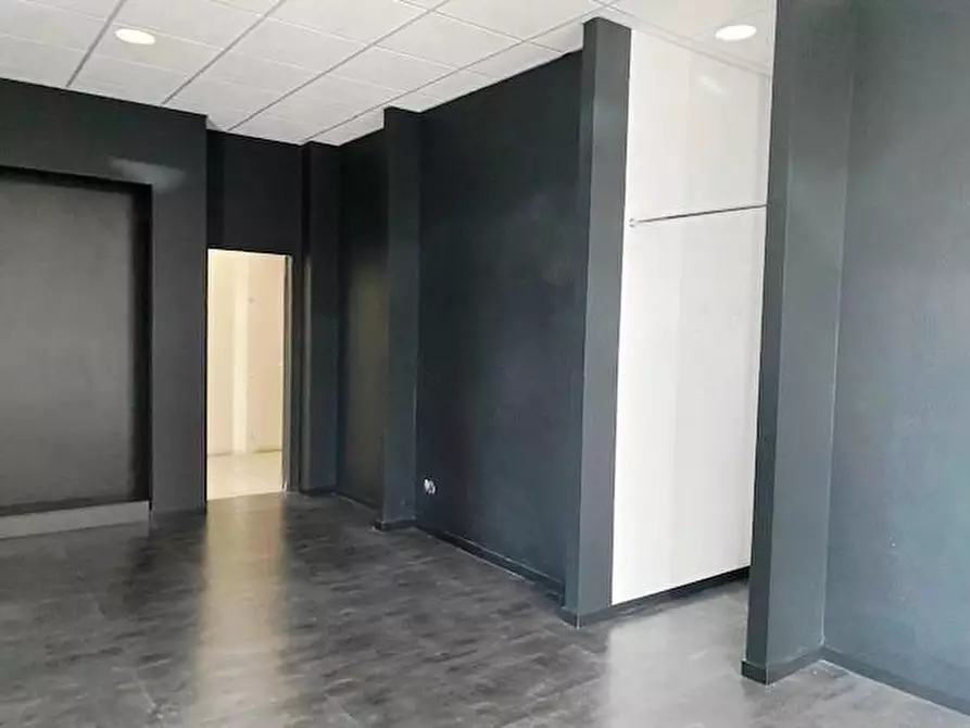 Immagine 2 di Locale commerciale in affitto  a Arezzo