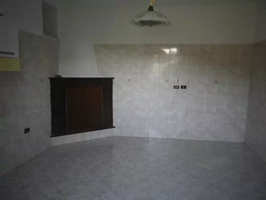 Immagine 3 di Appartamento in vendita  a Carrara