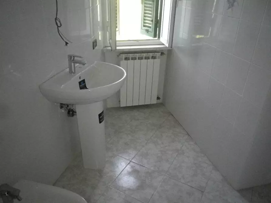 Immagine 11 di Appartamento in vendita  a Carrara