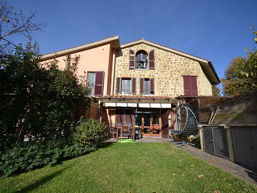 Immagine 5 di Casa trifamiliare in vendita  a Monteriggioni