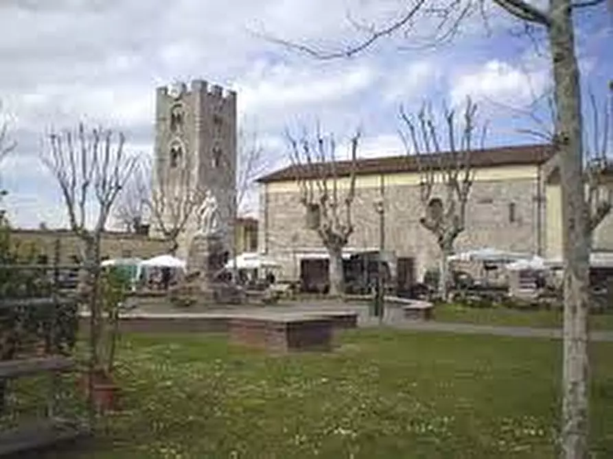 Immagine 1 di Casa bifamiliare in vendita  a Vecchiano