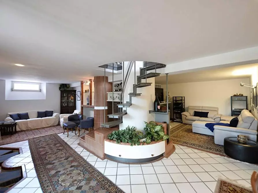 Immagine 2 di Porzione di casa in vendita  a Siena