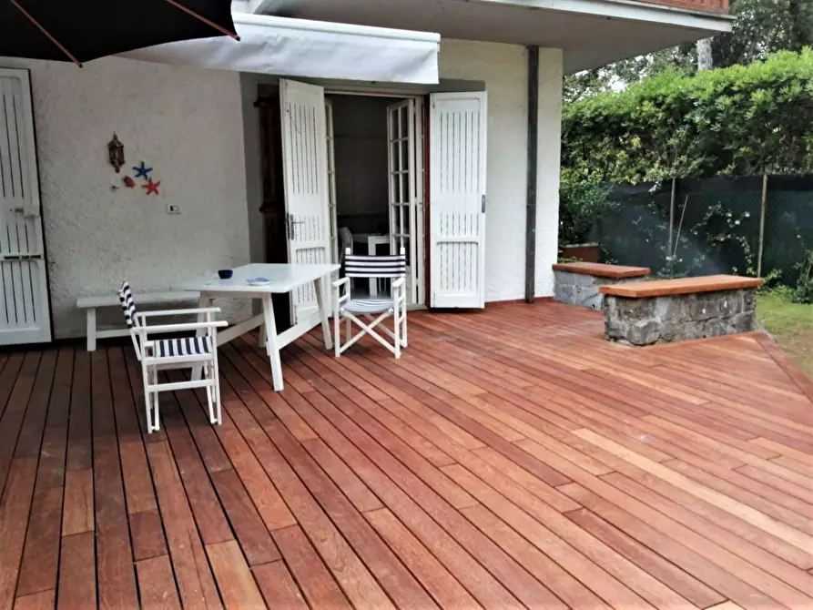 Immagine 2 di Casa bifamiliare in affitto  a Massa