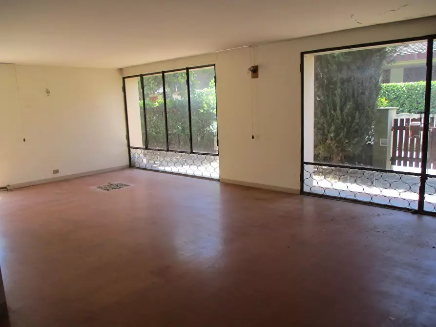Immagine 8 di Villa in vendita  a Pontedera