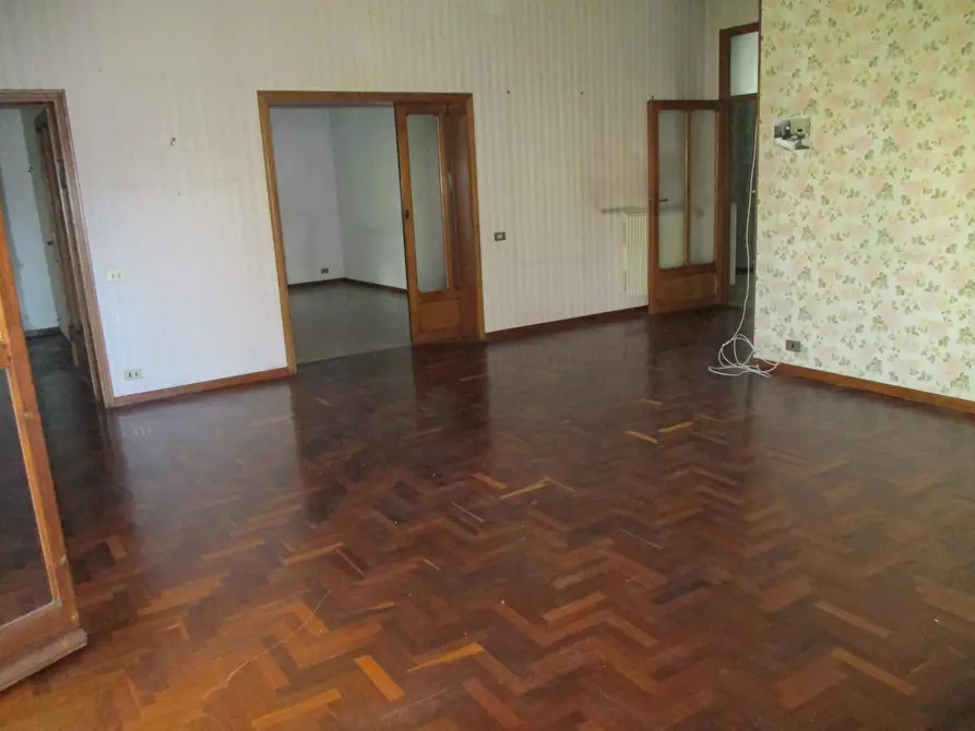 Immagine 9 di Villa in vendita  a Pontedera