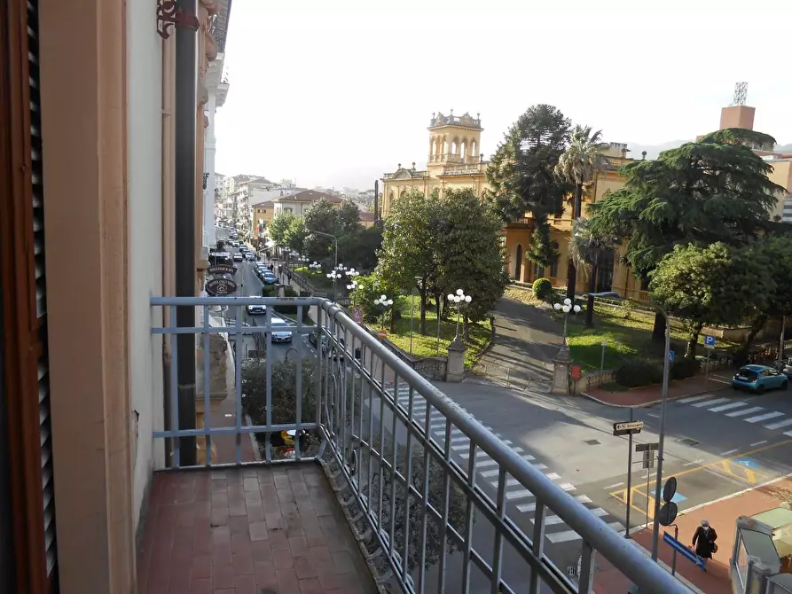 Immagine 12 di Ufficio in affitto  a Montecatini Terme