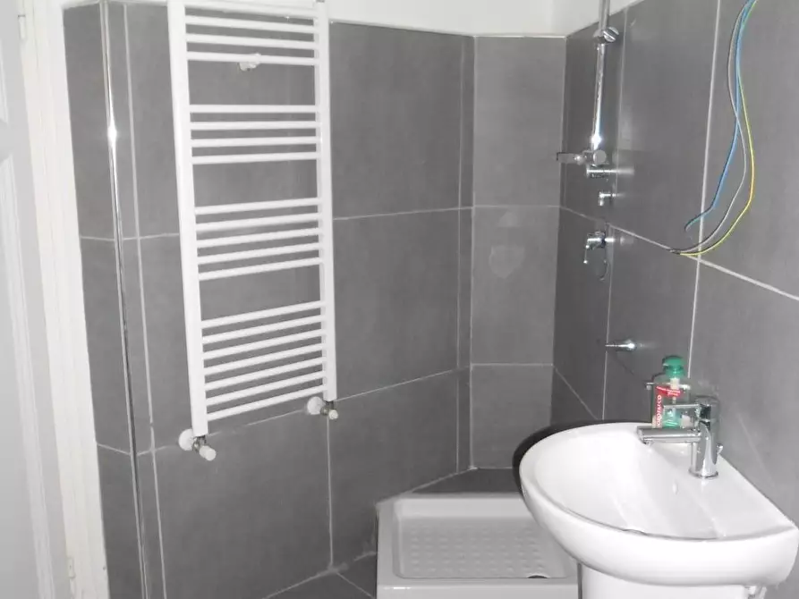 Immagine 9 di Ufficio in affitto  a Montecatini Terme