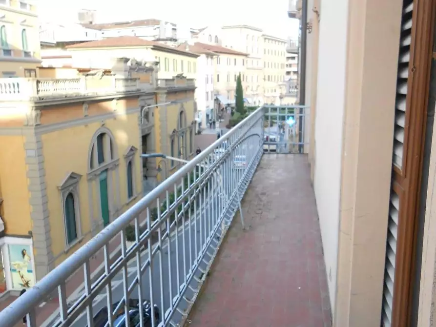 Immagine 11 di Ufficio in affitto  a Montecatini Terme