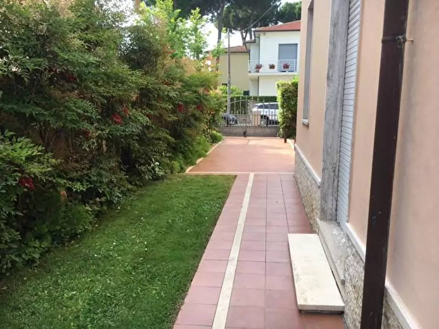 Immagine 31 di Villa in vendita  a Camaiore