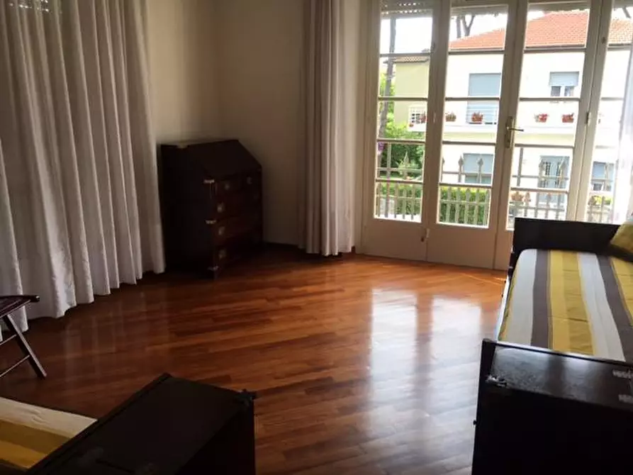 Immagine 21 di Villa in vendita  a Camaiore