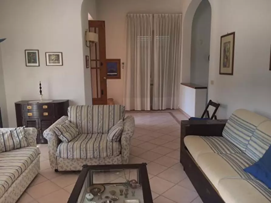 Immagine 3 di Villa in vendita  a Camaiore