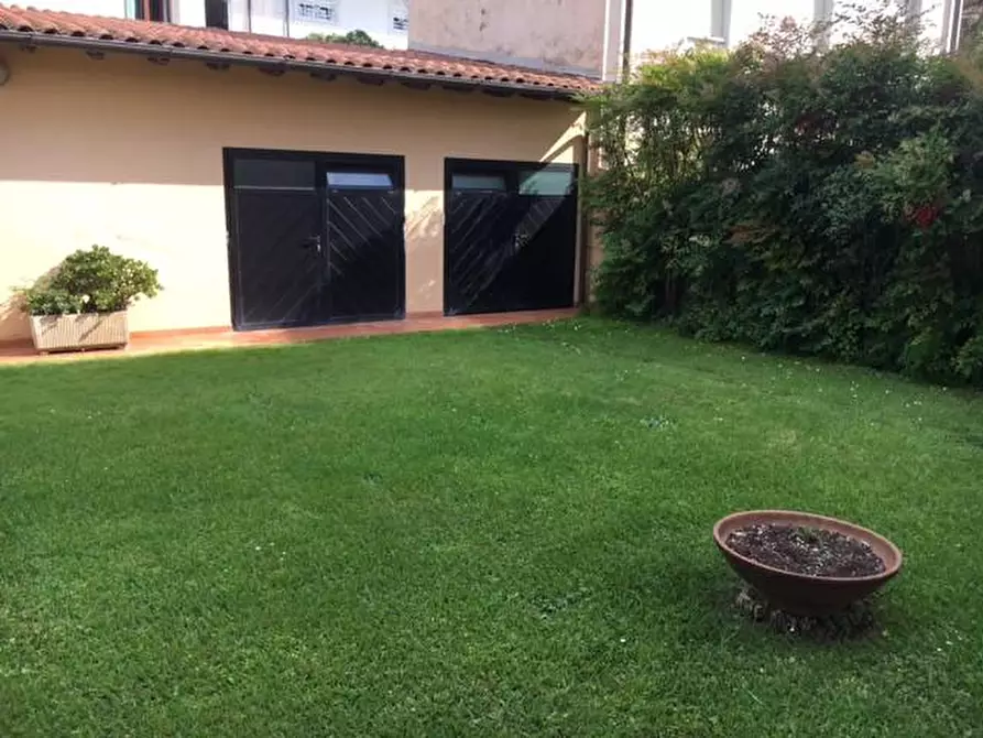 Immagine 29 di Villa in vendita  a Camaiore