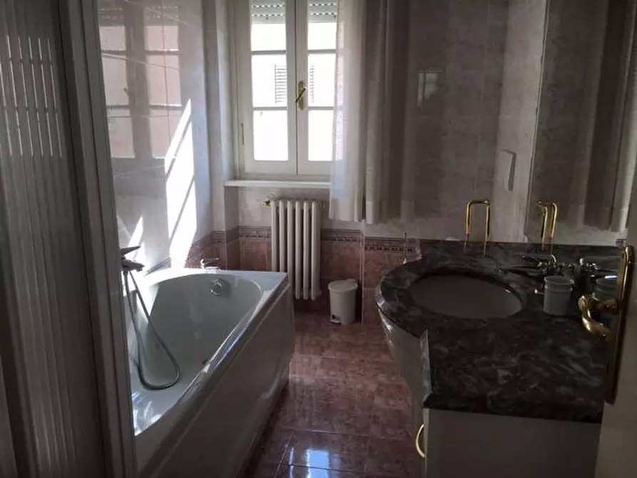 Immagine 20 di Villa in vendita  a Camaiore