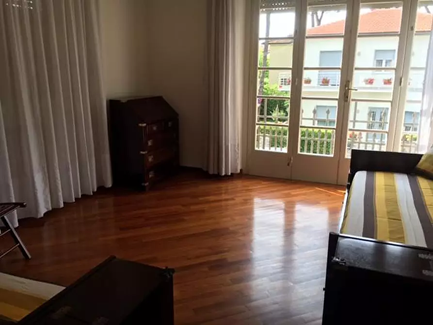 Immagine 22 di Villa in vendita  a Camaiore