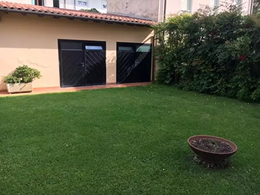 Immagine 30 di Villa in vendita  a Camaiore