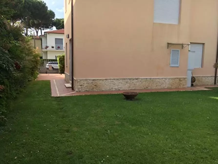 Immagine 38 di Villa in vendita  a Camaiore