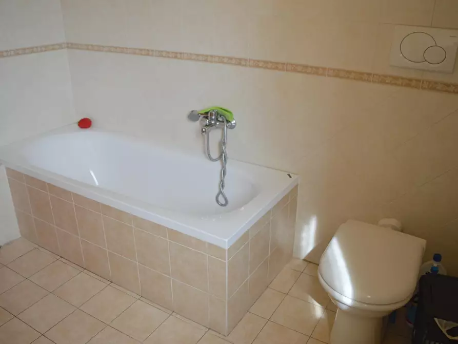 Immagine 11 di Appartamento in vendita  a Carrara