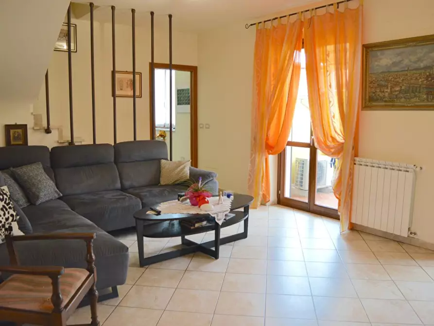 Immagine 2 di Appartamento in vendita  a Carrara