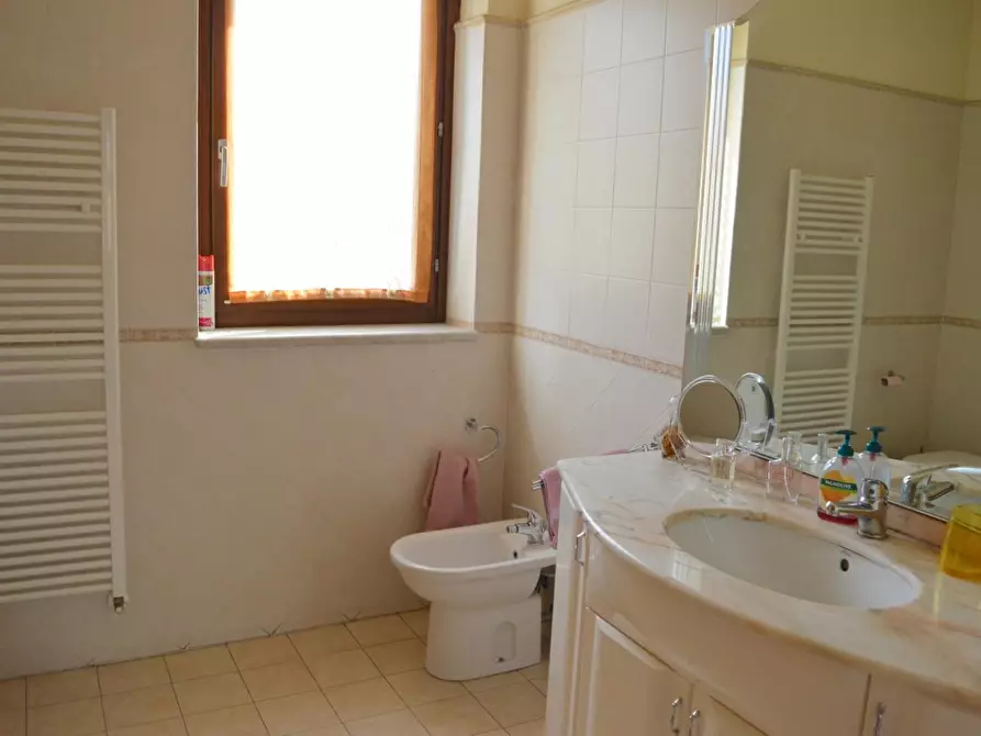 Immagine 10 di Appartamento in vendita  a Carrara