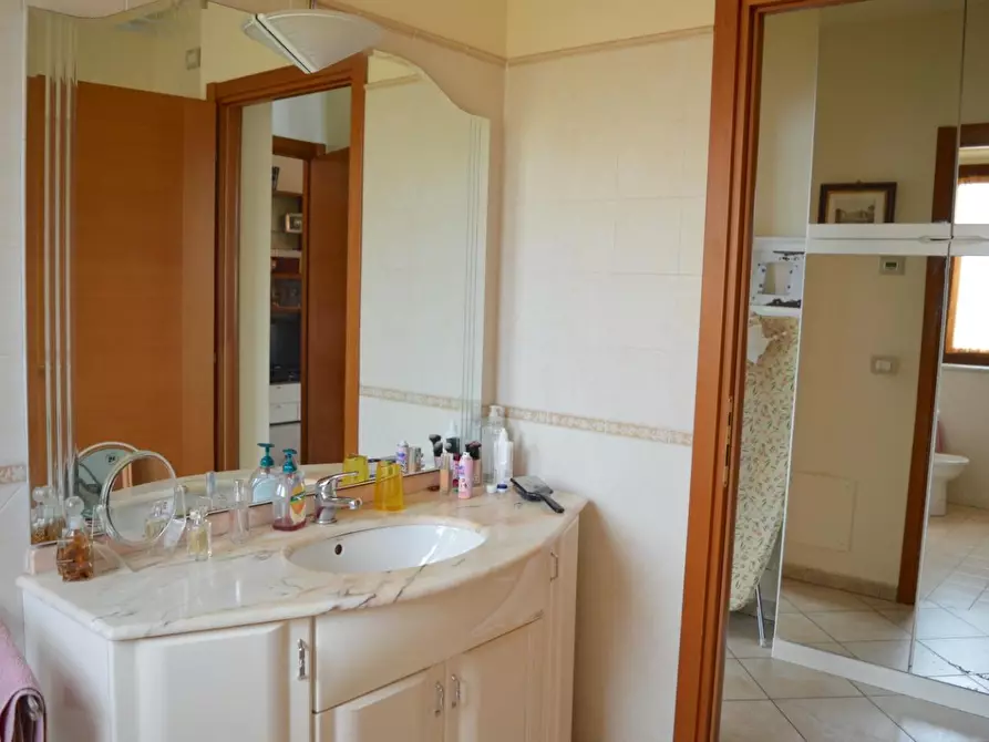 Immagine 12 di Appartamento in vendita  a Carrara