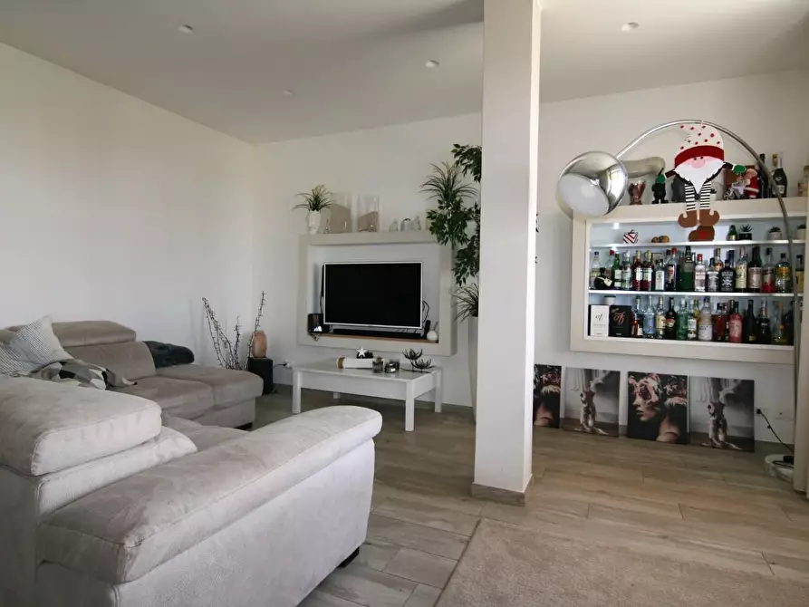 Immagine 7 di Mansarda in vendita  a Carrara