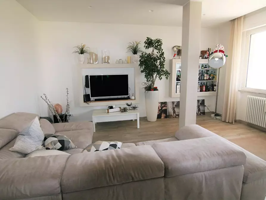 Immagine 3 di Mansarda in vendita  a Carrara