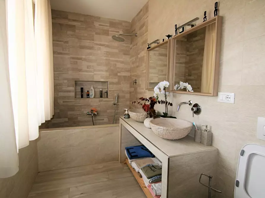 Immagine 23 di Mansarda in vendita  a Carrara