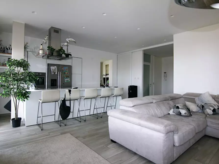 Immagine 6 di Mansarda in vendita  a Carrara