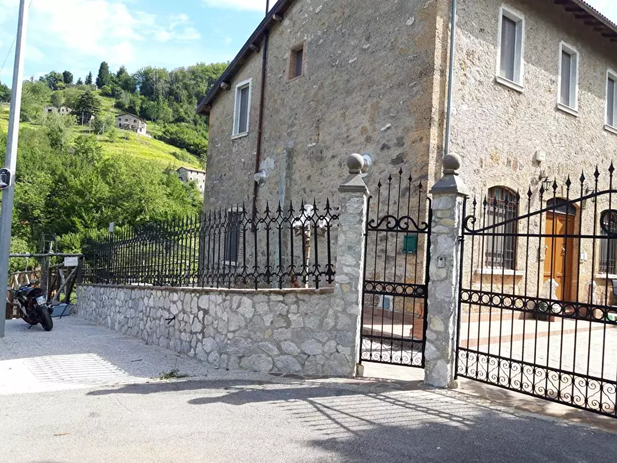 Immagine 1 di Casa colonica in vendita  a Castelnuovo Di Garfagnana