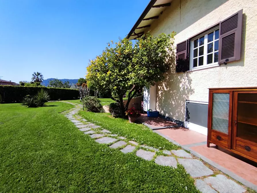 Immagine 80 di Villa in vendita  a Ameglia