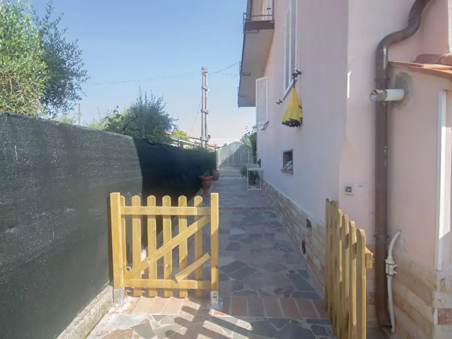 Immagine 12 di Appartamento in vendita  a Ortonovo