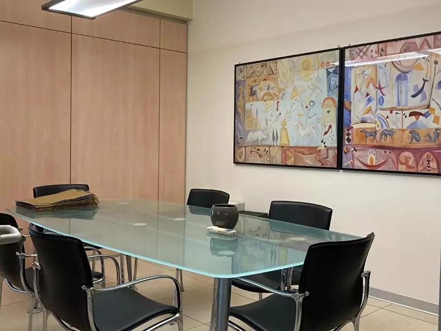 Immagine 7 di Ufficio in vendita  a Cascina