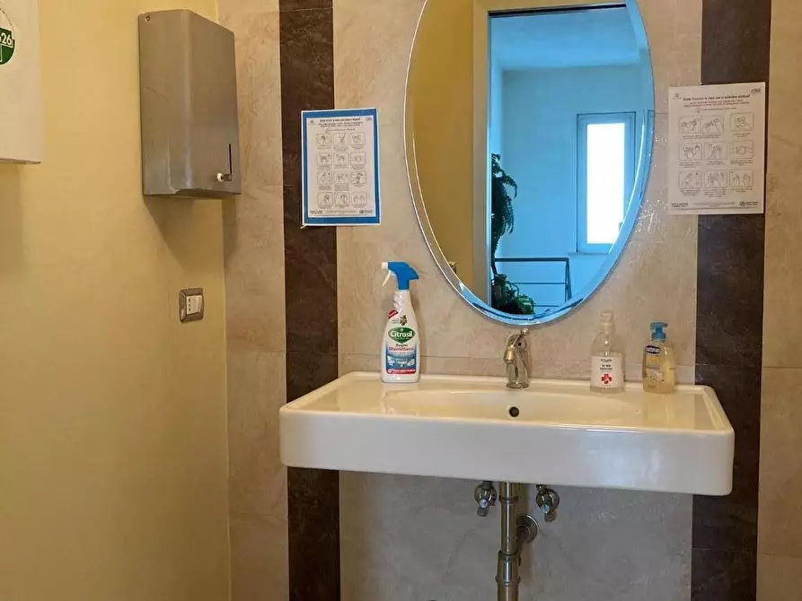 Immagine 3 di Ufficio in vendita  a Cascina