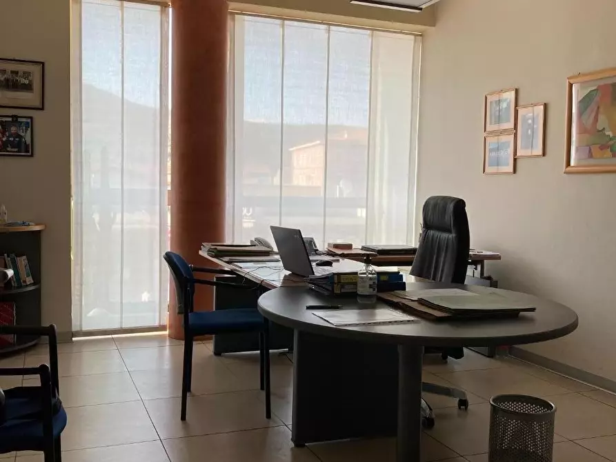 Immagine 9 di Ufficio in vendita  a Cascina