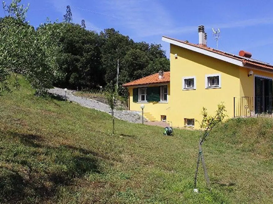 Immagine 1 di Villa in vendita  a Rosignano Marittimo