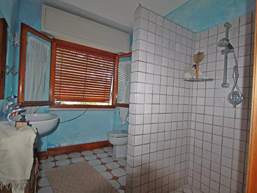 Immagine 19 di Villa in vendita  a Lucca