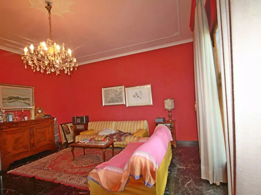 Immagine 7 di Villa in vendita  a Lucca