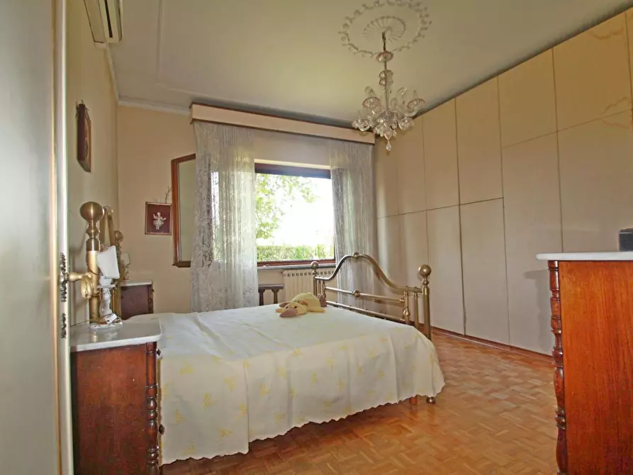 Immagine 15 di Villa in vendita  a Lucca