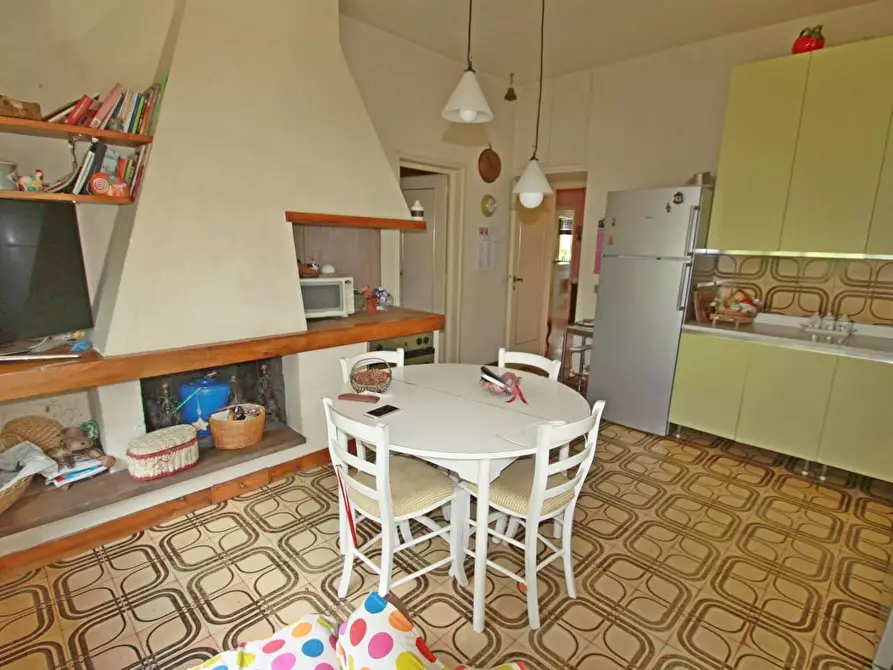 Immagine 11 di Villa in vendita  a Lucca