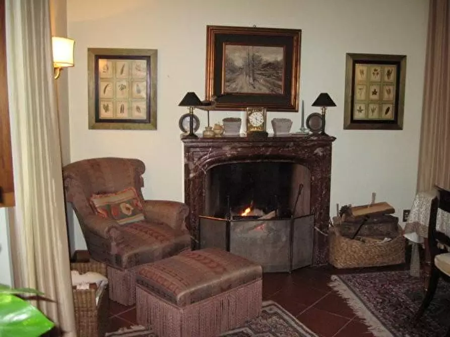 Immagine 2 di Villa in vendita  a Lucca