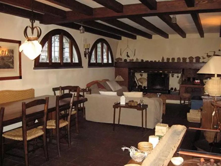 Immagine 7 di Villa in vendita  a Lucca