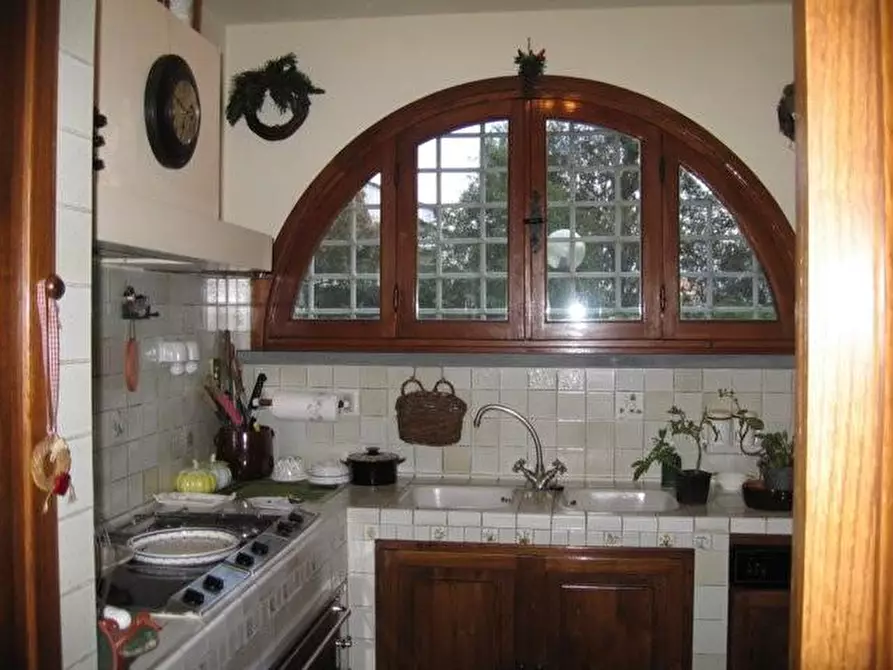 Immagine 6 di Villa in vendita  a Lucca