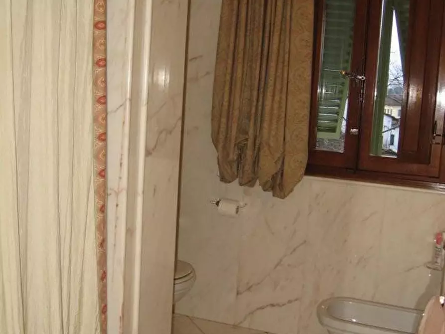 Immagine 12 di Villa in vendita  a Lucca