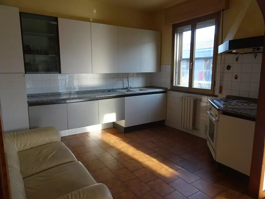 Immagine 11 di Villa in vendita  a Pontedera