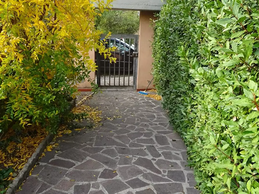 Immagine 2 di Villa in vendita  a Pontedera