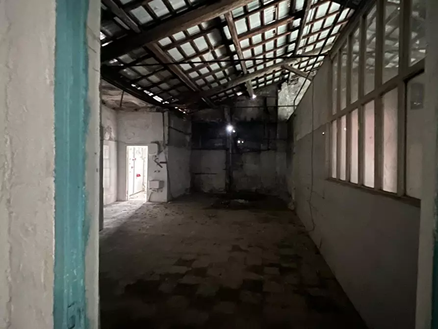 Immagine 5 di Capannone industriale in vendita  a Massa